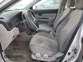 2007 Hyundai Accent GL z VIN KMHCN45CX7U127037, wystawiony jako Copart lot #86041984 z przebiegiem 212 828 mil mil oraz Szkoda całkowita • Salvage title. Historia ofert i sprzedaży dostępna na DreamBid. Obrazek 7.