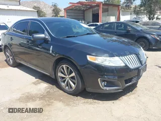 2009 Lincoln MKS z VIN 1LNHM93RX9G634017, wystawiony jako IAAI lot #42287931 z przebiegiem 170 422 mil mil oraz . Historia ofert i sprzedaży dostępna na DreamBid. Obrazek 1.