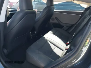 2024 Tesla Model 3 z VIN 5YJ3E1EA7RF736647, wystawiony jako IAAI lot #41372410 z przebiegiem 12 889 mil mil oraz . Historia ofert i sprzedaży dostępna na DreamBid. Obrazek 8.