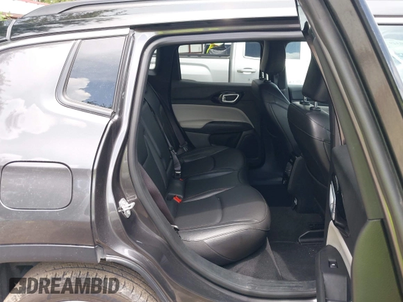 2024 Jeep Compass Limited z VIN 3C4NJDCN4RT608573, wystawiony jako IAAI lot #42510349 z przebiegiem 30 391 mil mil oraz . Historia ofert i sprzedaży dostępna na DreamBid. Obrazek 8.