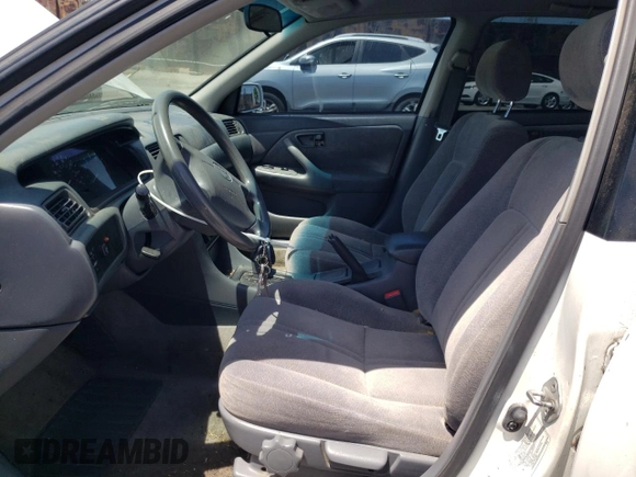 1997 Toyota Camry LE z VIN 4T1BG22K1VU780603, wystawiony jako Copart lot #56991075 z przebiegiem 136 511 mil mil oraz Czysty tytuł • Clean title. Historia ofert i sprzedaży dostępna na DreamBid. Obrazek 7.