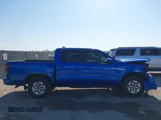 2024 Nissan Frontier SV z VIN 1N6ED1EJ5RN601435, wystawiony jako IAAI lot #42036519 z przebiegiem 49 213 mil mil oraz . Historia ofert i sprzedaży dostępna na DreamBid. Obrazek 14.
