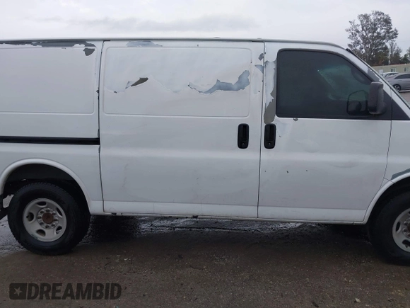 2007 Chevrolet Express Cargo Van with VIN 1GCGG25V271204099, listed as a IAAI auction lot 41786959 with 195,383 mi miles. Bid and sale history available at carsss.com. Image 13.