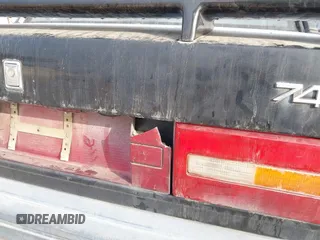 1991 Volvo 740 z VIN YV1FA8841M2525280, wystawiony jako IAAI lot #42151096 z przebiegiem 228 705 mil mil oraz . Historia ofert i sprzedaży dostępna na DreamBid. Obrazek 12.