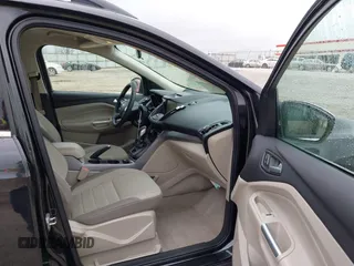 2015 Ford Escape SE with VIN 1FMCU0GX3FUC73452, listed as a IAAI auction lot 41923211 with 140,952 mi miles. Bid and sale history available at carsss.com. Image 5.