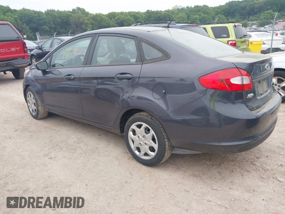 2013 Ford Fiesta S z VIN 3FADP4AJ9DM175576, wystawiony jako IAAI lot #42449969 z przebiegiem 123 959 mil mil oraz . Historia ofert i sprzedaży dostępna na DreamBid. Obrazek 3.