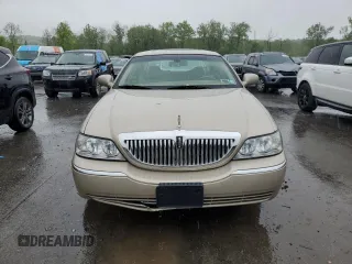 2006 Lincoln Town Car Signature z VIN 1LNHM81W76Y647607, wystawiony jako Copart lot #55507165 z przebiegiem 196 468 mil mil oraz Szkody całkowita. Historia ofert i sprzedaży dostępna na DreamBid. Obrazek 5.
