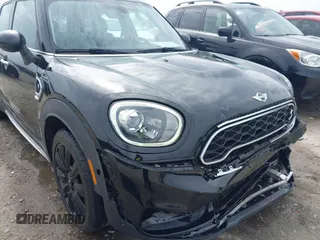2017 MINI Countryman Cooper S with VIN WMZYT3C34H3D98585, listed as a IAAI auction lot 41752740 with 58,381 mi miles. Bid and sale history available at carsss.com. Image 19.