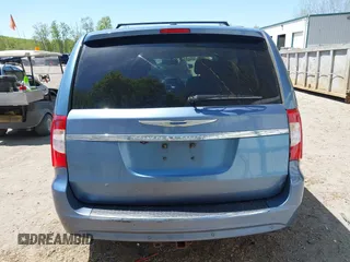 2012 Chrysler Town & Country Touring z VIN 2C4RC1BG1CR188505, wystawiony jako IAAI lot #42224196 z przebiegiem 200 852 mil mil oraz . Historia ofert i sprzedaży dostępna na DreamBid. Obrazek 16.