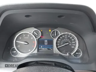 2017 Toyota Tundra SR z VIN 5TFUY5F14HX666949, wystawiony jako IAAI lot #41685402 z przebiegiem 108 628 mil mil oraz . Historia ofert i sprzedaży dostępna na DreamBid. Obrazek 7.