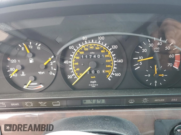 1986 Mercedes-Benz 560 with VIN WDBCA39D0GA267806, listed as a Copart auction lot 49870225 with 117,401 mi miles and Clean Title. Bid and sale history available at DreamBid. Image 9.