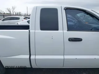 2008 Dodge Dakota ST with VIN 1D7HE22K98S565237, listed as a IAAI auction lot 41908055 with 242,270 mi miles and . Bid and sale history available at carsss.com. Image 13.