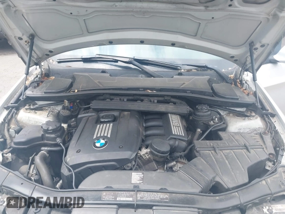 2011 BMW 3 Series 328i xDrive z VIN WBAPK5G5XBNN29191, wystawiony jako IAAI lot #42367812 z przebiegiem 155 821 mil mil oraz . Historia ofert i sprzedaży dostępna na DreamBid. Obrazek 10.