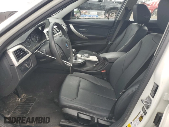 2015 BMW 3 Series 320i xDrive z VIN WBA3C3C58FP664511, wystawiony jako Copart lot #62542575 z przebiegiem 62 084 mil mil oraz Czysty tytuł • Clean title. Historia ofert i sprzedaży dostępna na DreamBid. Obrazek 7.