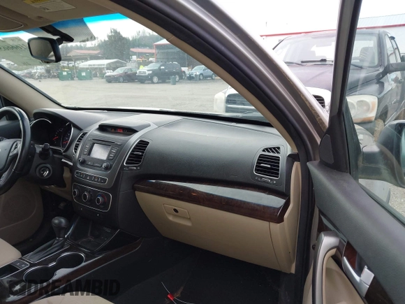 2015 Kia Sorento LX with VIN 5XYKTDA64FG612232, listed as a IAAI auction lot 41894549 with 145,748 mi miles. Bid and sale history available at carsss.com. Image 5.