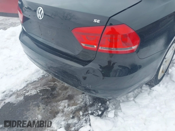 2013 Volkswagen Passat SE z VIN 1VWBP7A39DC047714, wystawiony jako IAAI lot #41577301 z przebiegiem 162 164 mil mil oraz . Historia ofert i sprzedaży dostępna na DreamBid. Obrazek 6.