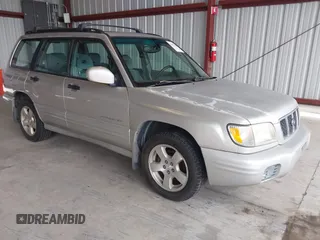 2001 Subaru Forester S w/Premium Pkg with VIN JF1SF65621H736695, listed as a IAAI auction lot 41551303 with 281,518 mi miles. Bid and sale history available at carsss.com. Image 1.
