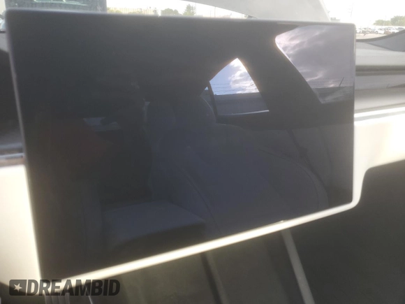 2022 Tesla Model S Plaid z VIN 5YJSA1E64NF461218, wystawiony jako Copart lot #84467644 z przebiegiem Nie podano mil oraz Szkoda całkowita • Salvage title. Historia ofert i sprzedaży dostępna na DreamBid. Obrazek 9.