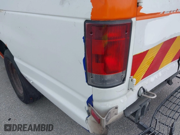 2009 Ford E-Series Commercial с VIN 1FDSS34PX9DA32550, выставлен на аукционе IAAI как лот 41710405 с пробегом 391 668 миль миль и . История ставок и продаж доступна на DreamBid. Изображение 17.