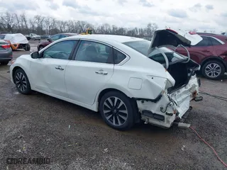 2018 Nissan Altima 2.5 SV with VIN 1N4AL3AP0JC190302, listed as a IAAI auction lot 41679072 with 84,133 mi miles. Bid and sale history available at carsss.com. Image 3.