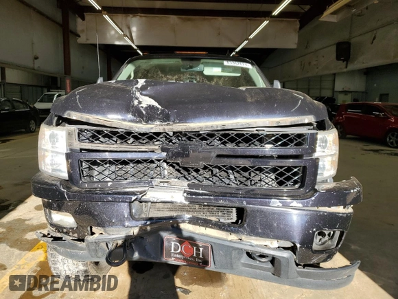 2014 Chevrolet Silverado 3500HD LT with VIN 1GC4K0C81EF144707, listed as a Copart auction lot 83362624 with 285,557 mi miles and Salvage Title. Bid and sale history available at carsss.com. Image 5.