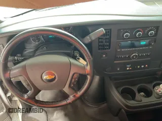 2020 Chevrolet Express Cargo z VIN 1GCWGAFG9L1253235, wystawiony jako IAAI lot #42580142 z przebiegiem 77 857 mil mil oraz . Historia ofert i sprzedaży dostępna na DreamBid. Obrazek 32.