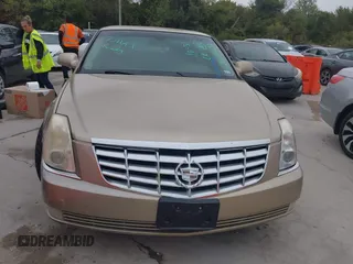 2006 Cadillac DTS 1SC z VIN 1G6KD57Y56U102470, wystawiony jako IAAI lot #40758530 z przebiegiem 149 330 mil mil oraz . Historia ofert i sprzedaży dostępna na DreamBid. Obrazek 6.