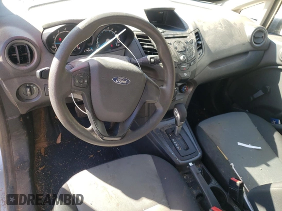 2018 Ford Fiesta S z VIN 3FADP4AJ0JM133583, wystawiony jako Copart lot #49156195 z przebiegiem 212 347 mil mil oraz Szkoda całkowita • Salvage title. Historia ofert i sprzedaży dostępna na DreamBid. Obrazek 8.