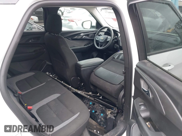 2023 Chevrolet TrailBlazer LT with VIN KL79MRSL5PB190333, listed as a IAAI auction lot 42040673 with 43,209 mi miles and . Bid and sale history available at DreamBid. Image 8.