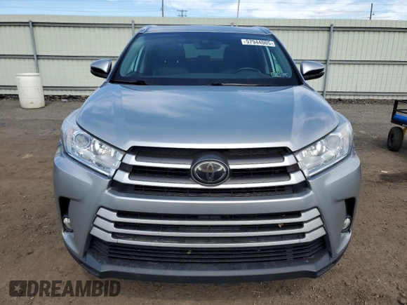 2018 Toyota Highlander SE z VIN 5TDJZRFH7JS866725, wystawiony jako Copart lot #57944005 z przebiegiem 62 177 mil mil oraz Szkoda całkowita • Salvage title. Historia ofert i sprzedaży dostępna na DreamBid. Obrazek 5.