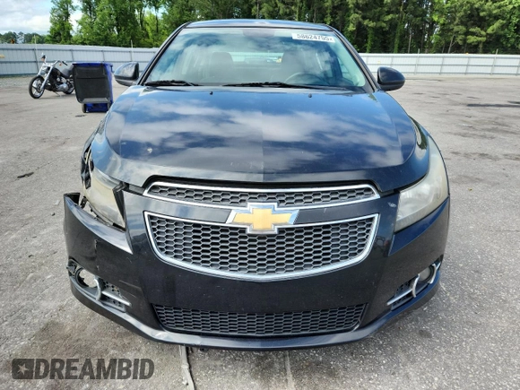2014 Chevrolet Cruze 2LT z VIN 1G1PE5SB5E7120878, wystawiony jako Copart lot #58624755 z przebiegiem 121 644 mil mil oraz Szkoda całkowita • Salvage title. Historia ofert i sprzedaży dostępna na DreamBid. Obrazek 5.