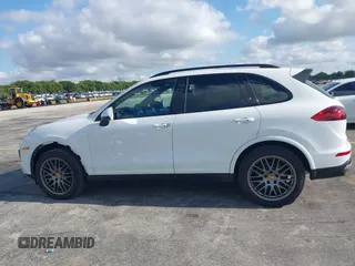 2018 Porsche Cayenne z VIN WP1AA2A27JKA02278, wystawiony jako IAAI lot #42161741 z przebiegiem 62 217 mil mil oraz . Historia ofert i sprzedaży dostępna na DreamBid. Obrazek 14.
