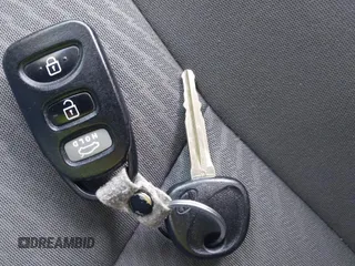 2015 Hyundai Elantra SE z VIN 5NPDH4AE7FH565322, wystawiony jako IAAI lot #42300061 z przebiegiem 94 342 mil mil oraz . Historia ofert i sprzedaży dostępna na DreamBid. Obrazek 11.