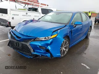 2019 Toyota Camry LE z VIN 4T1B11HK1KU282870, wystawiony jako IAAI lot #41799625 z przebiegiem 63 977 mil mil oraz . Historia ofert i sprzedaży dostępna na DreamBid. Obrazek 2.