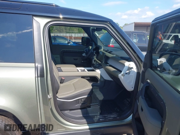 2025 Land Rover Defender X-Dynamic SE with VIN SALE26EU3S2433634, listed as a IAAI auction lot 42669947 with 729 mi miles and . Bid and sale history available at DreamBid. Image 5.