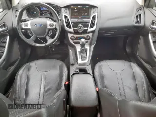 2013 Ford Focus SE z VIN 1FADP3F23DL108047, wystawiony jako Copart lot #57450795 z przebiegiem 67 518 mil mil oraz Szkoda całkowita • Salvage title. Historia ofert i sprzedaży dostępna na DreamBid. Obrazek 8.