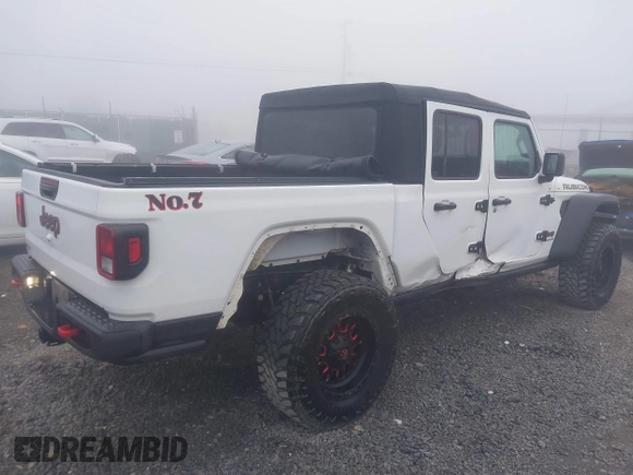 2022 Jeep Gladiator Rubicon z VIN 1C6JJTBG3NL111054, wystawiony jako IAAI lot #40793144 z przebiegiem 40 115 mil mil oraz . Historia ofert i sprzedaży dostępna na DreamBid. Obrazek 4.