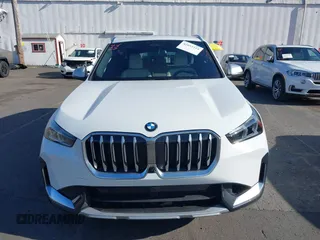 2024 BMW X1 xDrive28i с VIN WBX73EF0XR5Z50590, выставлен на аукционе IAAI как лот 42052219 с пробегом 3 158 миль миль и . История ставок и продаж доступна на DreamBid. Изображение 12.