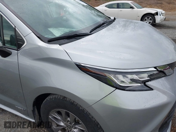 2021 Toyota Sienna XLE with VIN 5TDJRKEC1MS027266, listed as a IAAI auction lot 41956093 with 61,341 mi miles. Bid and sale history available at carsss.com. Image 19.