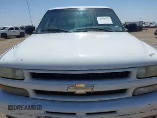 2006 Chevrolet Suburban LS w/1WT with VIN 1GNEC16Z86J168679, listed as a IAAI auction lot 42008170 with 252,444 mi miles. Bid and sale history available at carsss.com. Image 6.