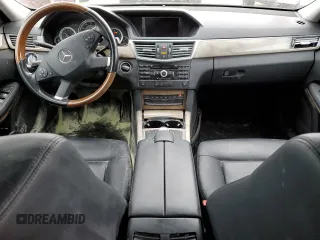 2010 Mercedes-Benz E 350 Luxury z VIN WDDHF8HB1AA257207, wystawiony jako Copart lot #56687035 z przebiegiem 138 020 mil mil oraz Nie do naprawy • Non repairable. Historia ofert i sprzedaży dostępna na DreamBid. Obrazek 8.