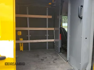 2022 Ford Transit Cargo z VIN 1FTBR1X85NKA42773, wystawiony jako Copart lot #57188295 z przebiegiem 59 108 mil mil oraz Szkody całkowita. Historia ofert i sprzedaży dostępna na DreamBid. Obrazek 11.