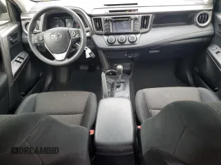 2017 Toyota RAV4 LE z VIN JTMBFREV8HJ138052, wystawiony jako Copart lot #61393655 z przebiegiem 49 785 mil mil oraz Szkoda całkowita • Salvage title. Historia ofert i sprzedaży dostępna na DreamBid. Obrazek 8.