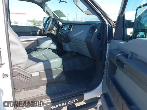 2014 Ford F-350 z VIN 1FT7X3BT4EEA59761, wystawiony jako IAAI lot #42415018 z przebiegiem 104 591 mil mil oraz . Historia ofert i sprzedaży dostępna na DreamBid. Obrazek 5.