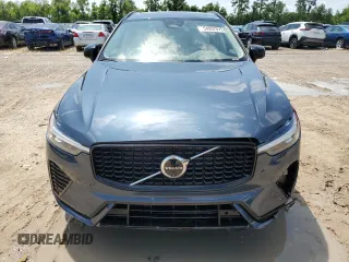 2025 Volvo XC60 Plus z VIN YV4M12RC4S1012704, wystawiony jako Copart lot #54937075 z przebiegiem 4 893 mil mil oraz Szkoda całkowita • Salvage title. Historia ofert i sprzedaży dostępna na DreamBid. Obrazek 5.