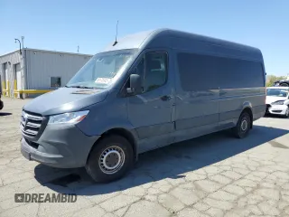 2019 Mercedes-Benz Sprinter Cargo z VIN WD4PF1CD3KP127035, wystawiony jako Copart lot #59172045 z przebiegiem 37 866 mil mil oraz Tytuł czysty. Historia ofert i sprzedaży dostępna na DreamBid. Obrazek 1.