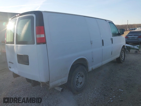 2008 Chevrolet Express Cargo Van with VIN 1GCGG25C381166060, listed as a IAAI auction lot 41889916 with 256,101 mi miles. Bid and sale history available at carsss.com. Image 4.