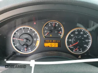 2014 Nissan Armada SV z VIN 5N1AA0NDXEN605615, wystawiony jako Copart lot #54844165 z przebiegiem 123 018 mil mil oraz Czysty tytuł • Clean title. Historia ofert i sprzedaży dostępna na DreamBid. Obrazek 9.