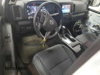 2023 Nissan Frontier S z VIN 1N6ED1CL8PN657547, wystawiony jako Copart lot #57103215 z przebiegiem 26 064 mil mil oraz Tytuł czysty. Historia ofert i sprzedaży dostępna na DreamBid. Obrazek 9.