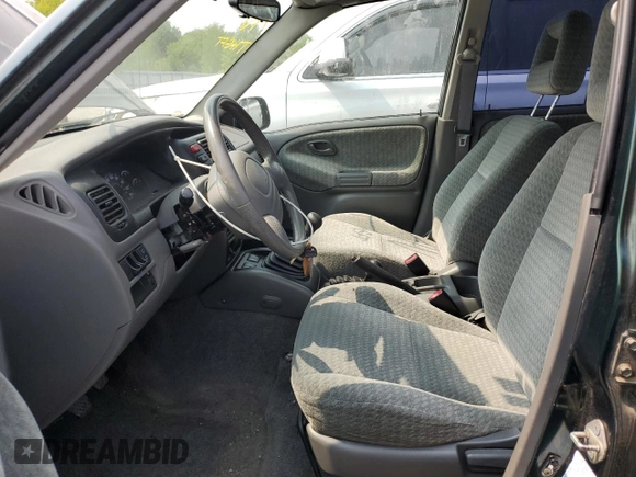 2003 Suzuki Vitara JLX z VIN 2S3TD52V136101732, wystawiony jako Copart lot #58477845 z przebiegiem 105 628 mil mil oraz Czysty tytuł • Clean title. Historia ofert i sprzedaży dostępna na DreamBid. Obrazek 7.